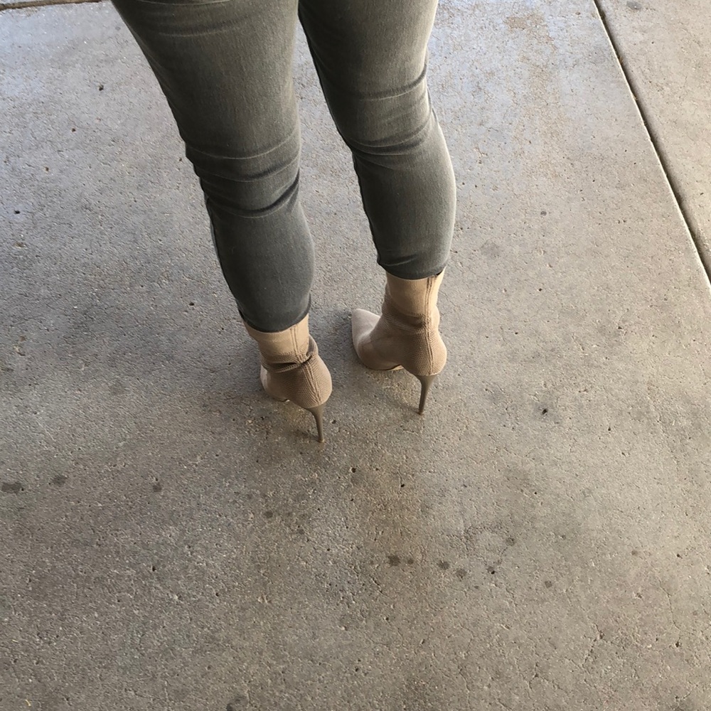 Woman’s heels - Picture 2 of 6